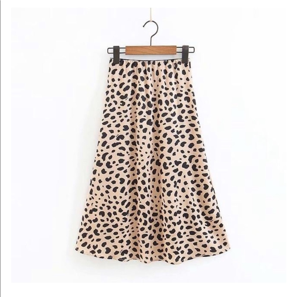Leopard print midi skirt